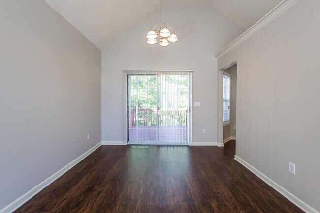 Foto del edificio - 5879 Newnan Ct