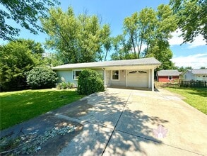 Building Photo - 916 W Bannister Dr
