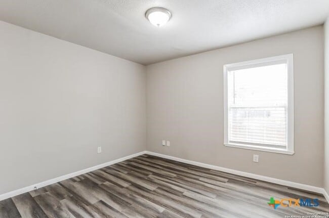 Building Photo - 607 Lovera Blvd