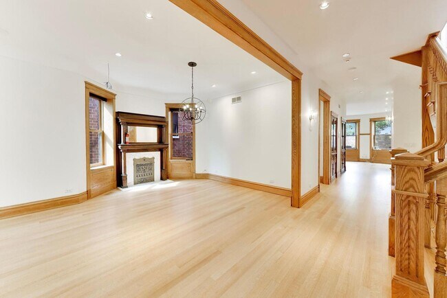 Foto del edificio - 3752 N Wayne Ave