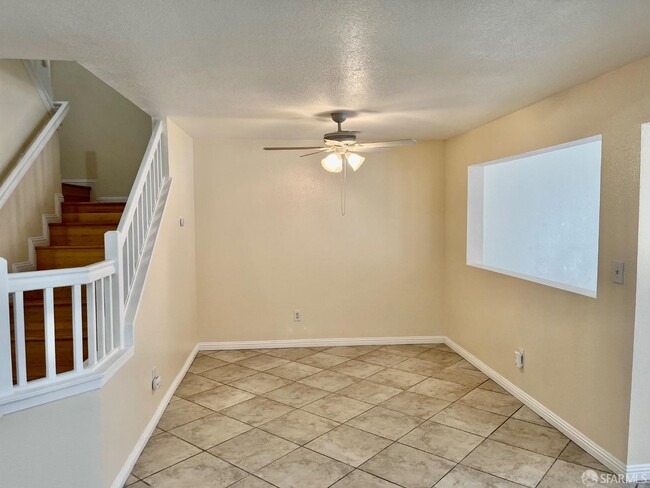 Building Photo - 1713 Crater Peak Way
