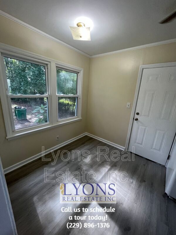 Building Photo - 1805 Clover Dr