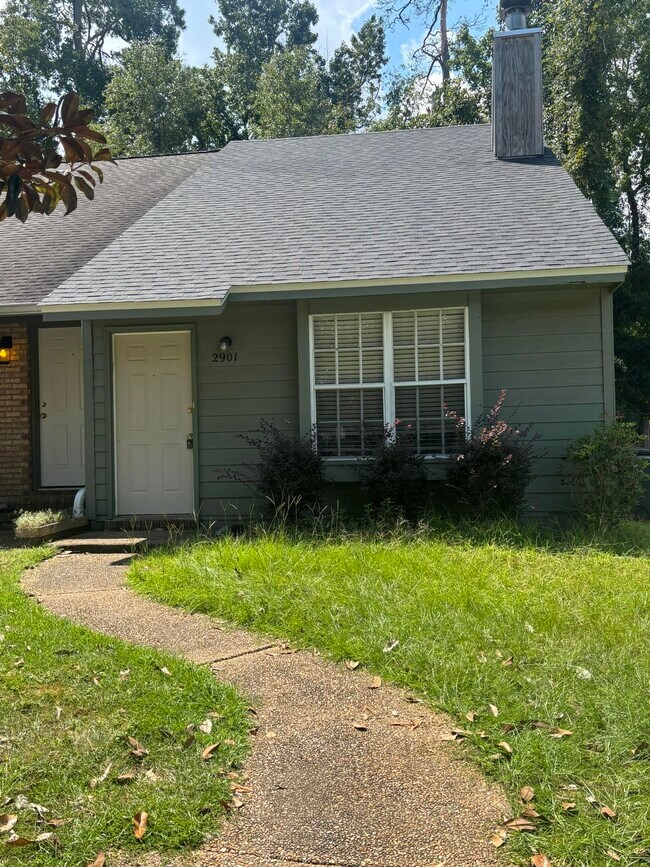 Building Photo - 2901 Richview Park Cir S