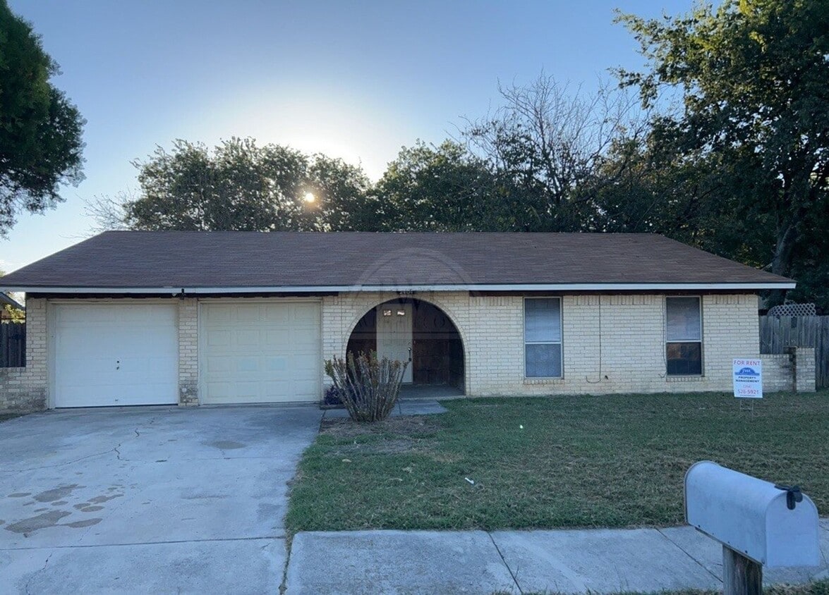 Primary Photo - 2404 Carnation Dr