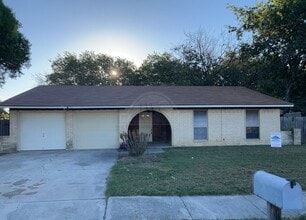 Building Photo - 2404 Carnation Dr