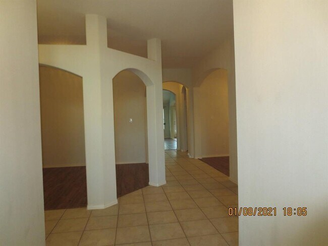 Building Photo - 6608 Whisper Crest Dr
