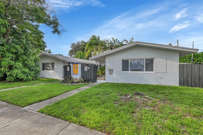 Foto del edificio - 1021 NE 2nd St