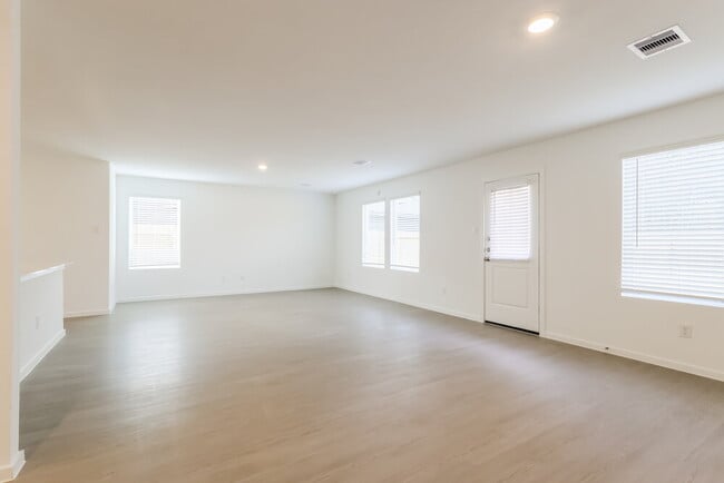 Building Photo - 325 Woodland Hills Dr