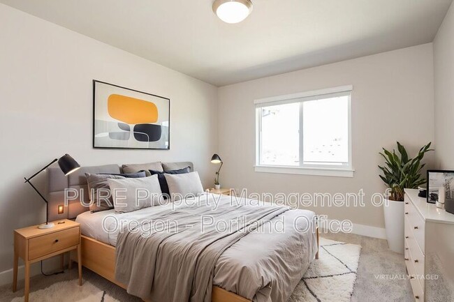 Building Photo - 512 NE Trillium Dr
