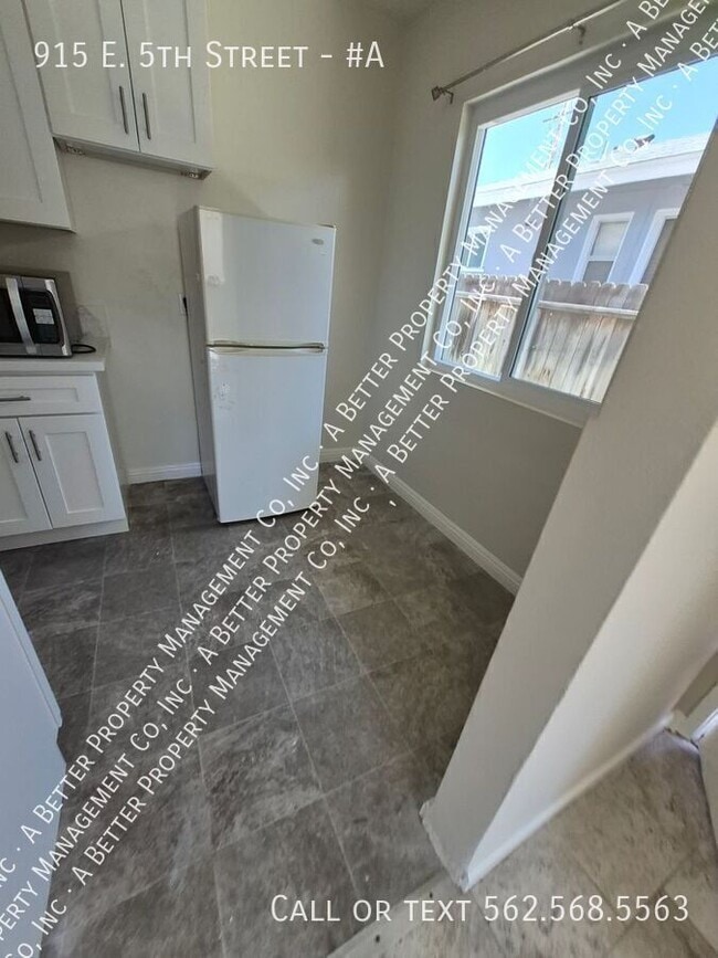 Building Photo - 915 E 5th St