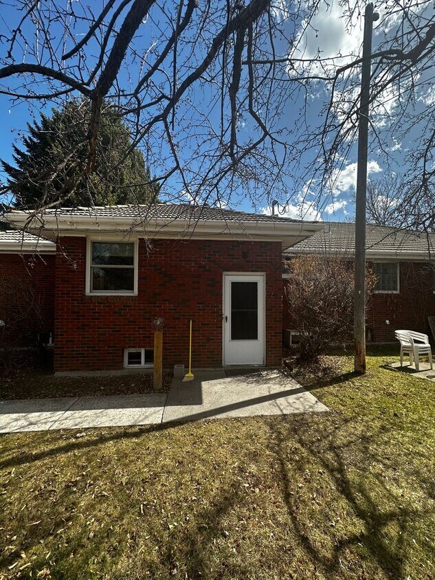 Primary Photo - Two Bedroom Apartment Steps from Camus