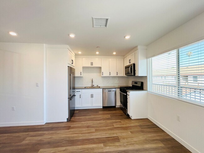 Building Photo - 13037 San Fernando Rd