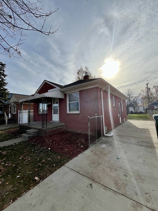 Foto del edificio - 12811 Plum St