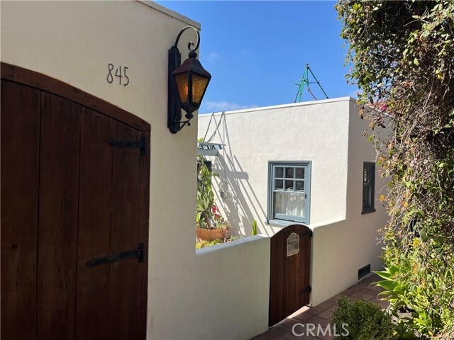 Building Photo - 845 Temple Hills Dr