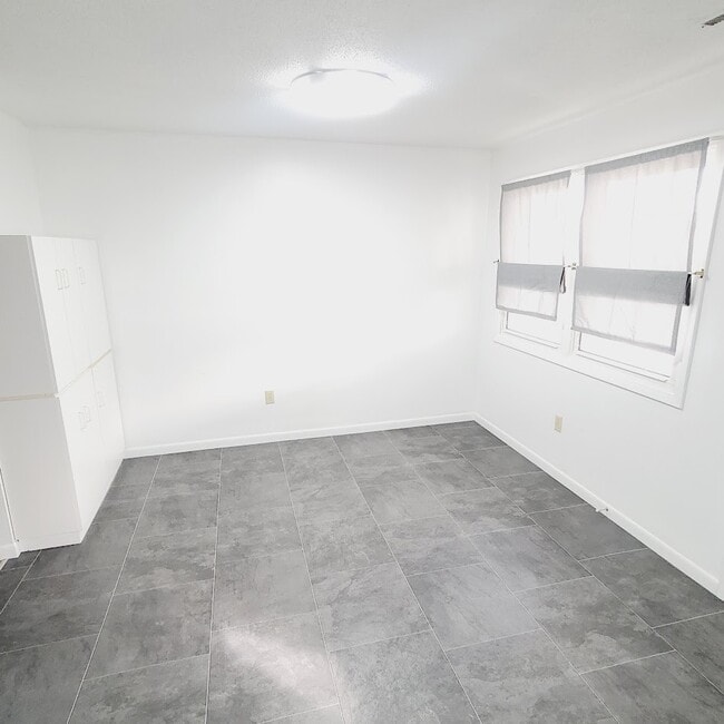 Building Photo - 1050 S Jones Blvd