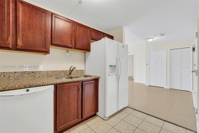 Foto del edificio - 5271 SW 8th St