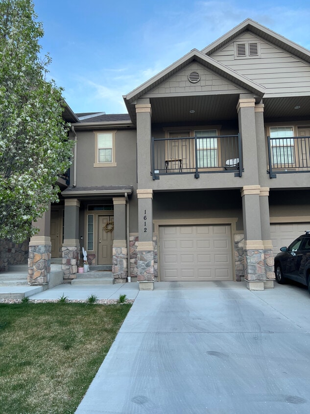 Primary Photo - 1612 Venetian Way