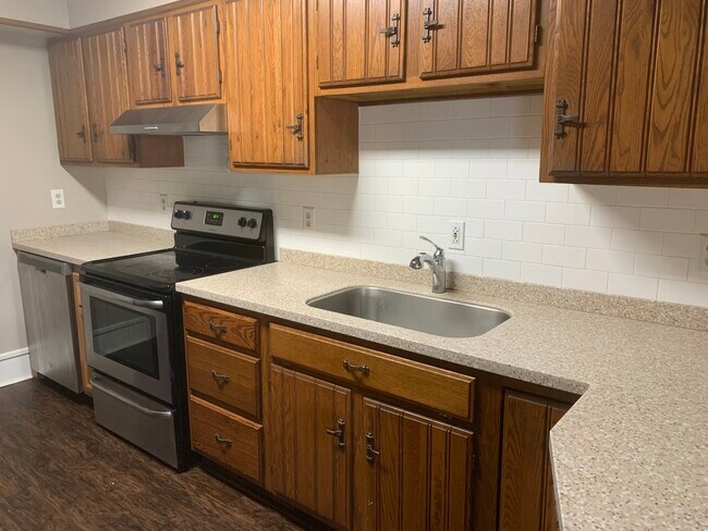 Foto del edificio - 206 Lafayette Rd