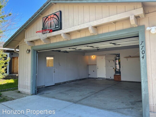 Building Photo - 4 br, 2 bath House - 7704 Sun Terrace Way