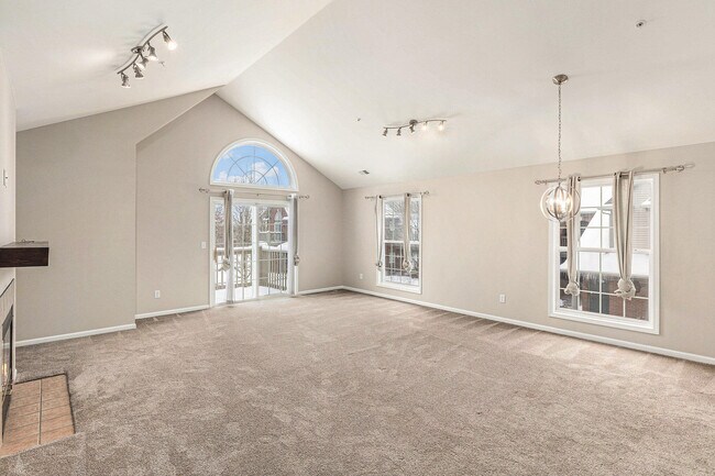 Foto del edificio - 28541 Carlton Way Dr