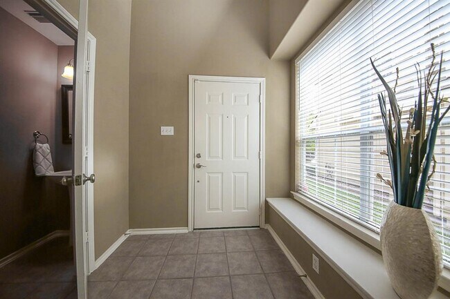 Building Photo - 156 Summerhaze Cir