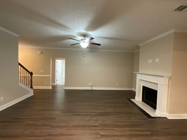 Building Photo - 5798 Whispering Pnes Wy