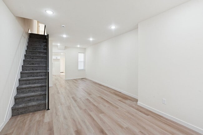 Building Photo - 1828 E Pacific St