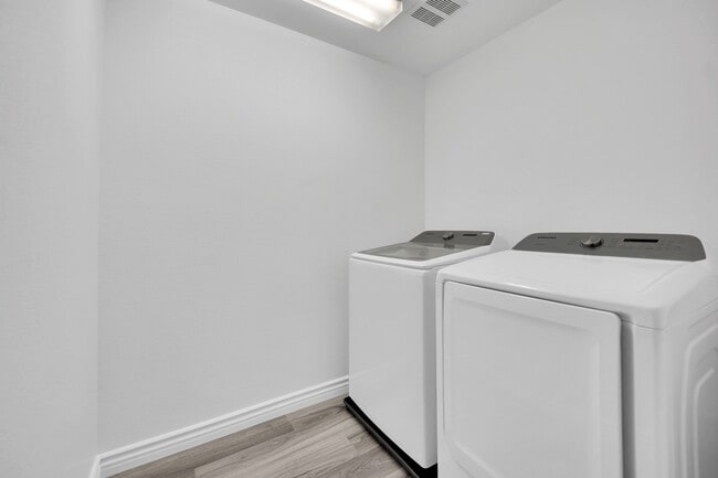 Building Photo - 11142 Romola St