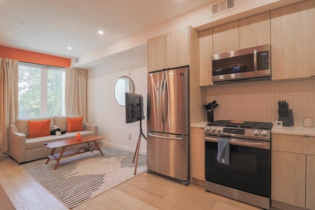 Building Photo - 1806 A St NE