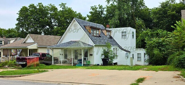 Foto del edificio - 1206 W Maple Ave