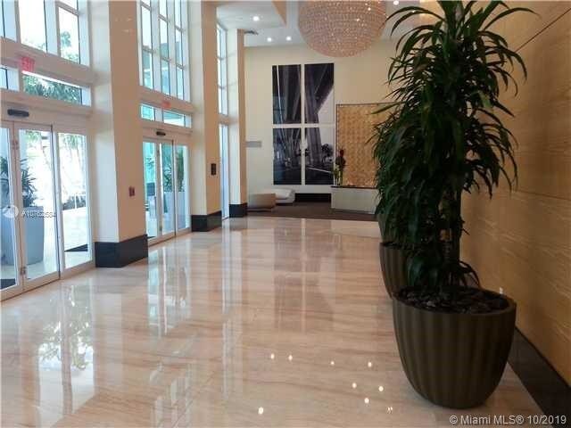 Building Photo - 950 Brickell Bay Dr