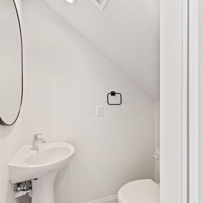 Foto del edificio - Fully Furnished Short Term Rental Near SLCC!