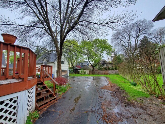 Building Photo - 202 Arbordale Ave