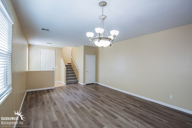 Building Photo - Spacious Two-Story 5Bdm 2.5Ba Home with Private Backyard in Summerlin.