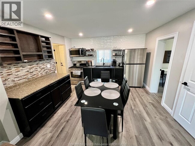 Building Photo - 600 Park St W