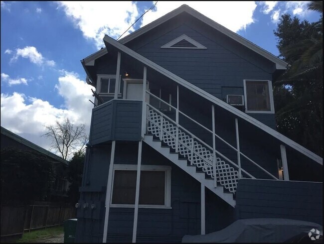 Building Photo - 319 Flora St