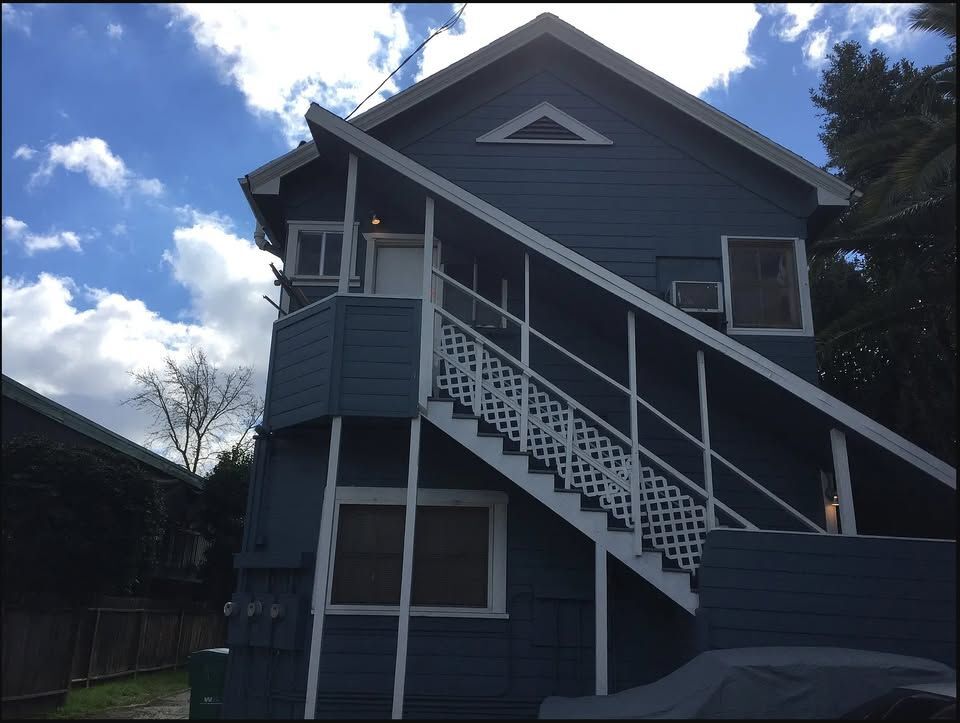 Primary Photo - 319 Flora St