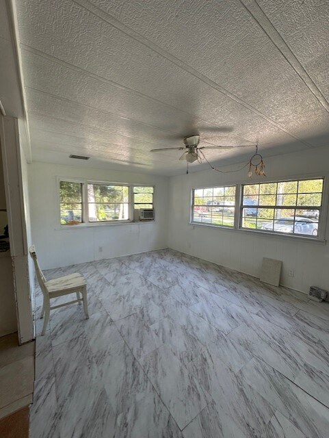 Building Photo - 11367 Redbud Ln