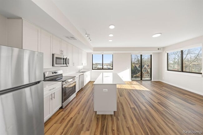 Foto del edificio - 16530 E Warren Ave