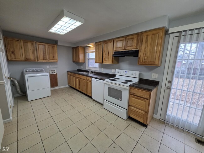 Foto del edificio - 1936 Heather Ct