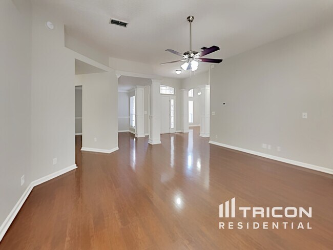 Building Photo - 838 Poydras Ln W