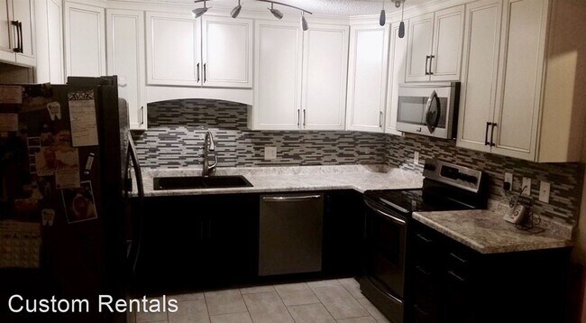 5 br, 3 bath House - 908 Sandusky Dr photo'