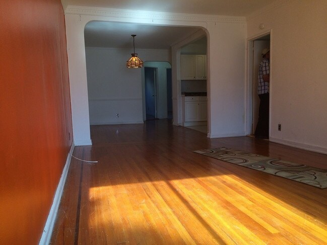 Building Photo - 863 E 48th St