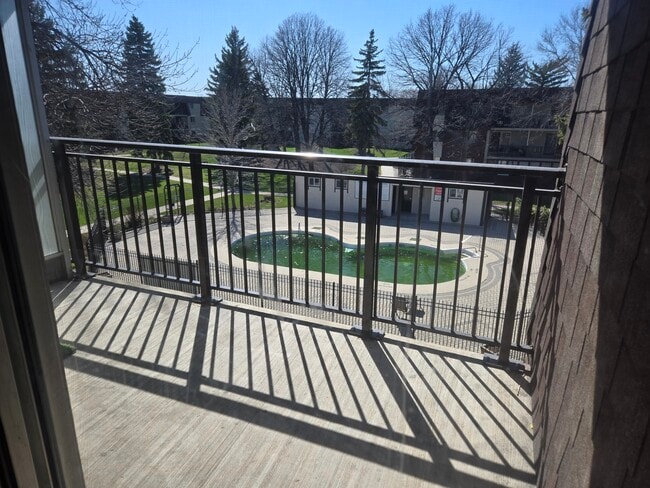 Building Photo - 730 Kenaston Blvd