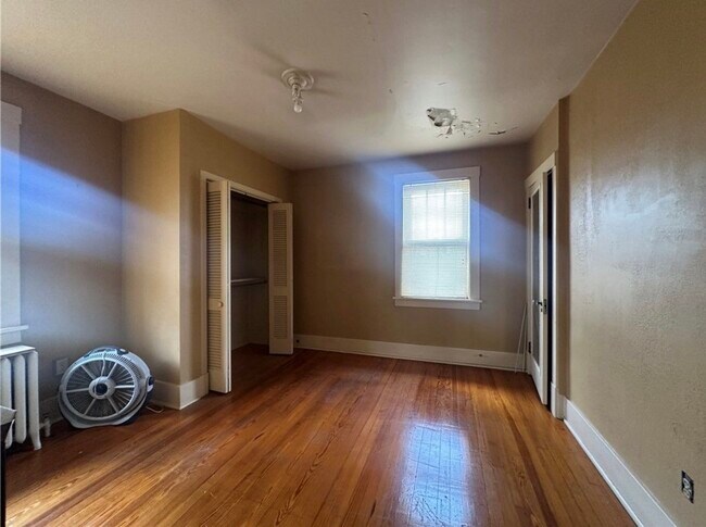 Foto del edificio - 3415 Parkview Ave