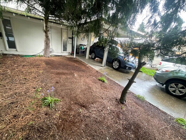 Building Photo - 9726 Ashworth Ave N