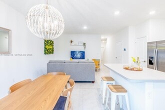 Building Photo - 1156 SW 6th Ct