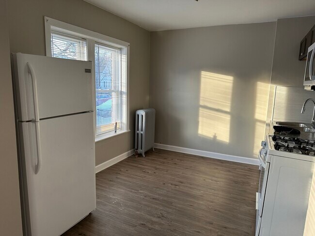 Foto del edificio - 4058 W Dickens Ave