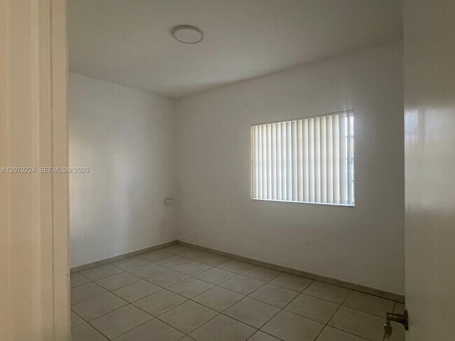 Foto del edificio - 7320 NW 114th Ave
