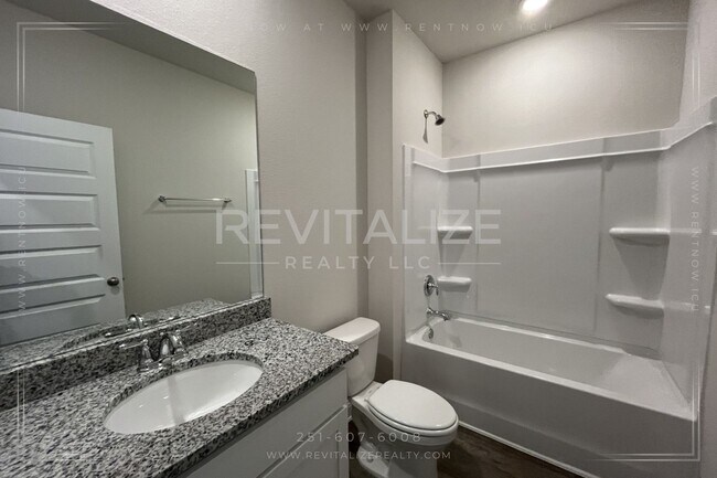 Foto del edificio - Charming 4BR/2BA Home in Hadley Village – Modern Comfort & Style!